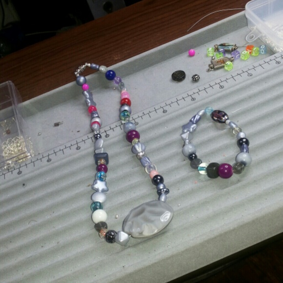 Mixed beads necklace & bracelet - Picture 2 of 4