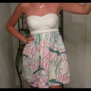 Beautiful strapless patterned dress