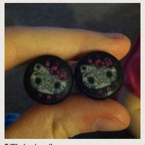 Hello kitty plugs