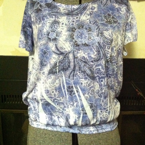 Cute top - Picture 1 of 1