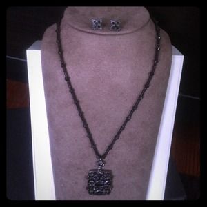 Elegant black necklace and earring set