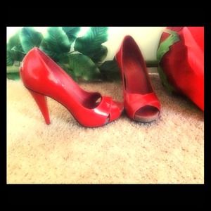 Michael Kors size 7 Red Patent Leather Shoes
