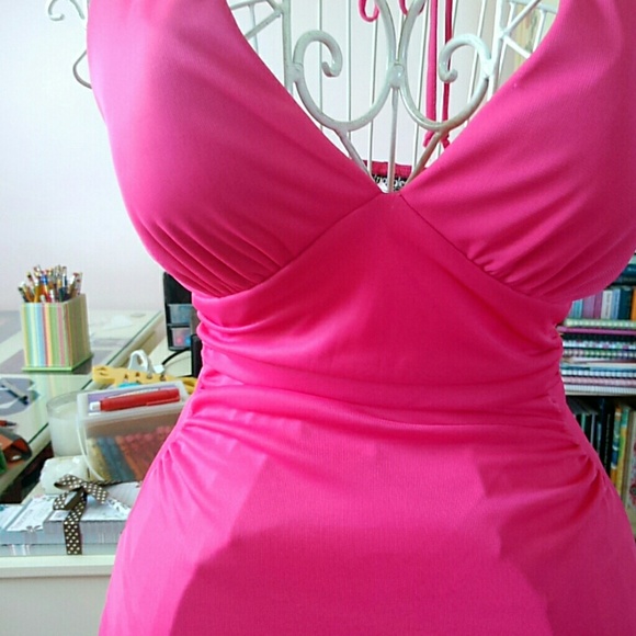 ⭐️SALE⭐️Pink party dress - Picture 3 of 3