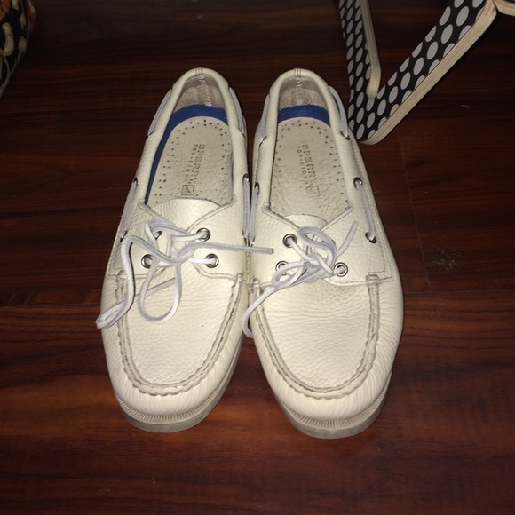 All white Sperry's