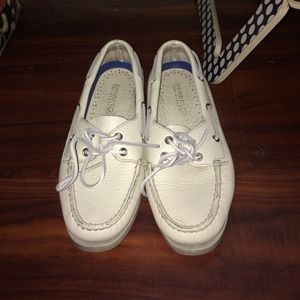 All white Sperry's