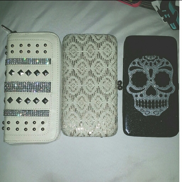 bundle of wallets and cases for pinkboo84