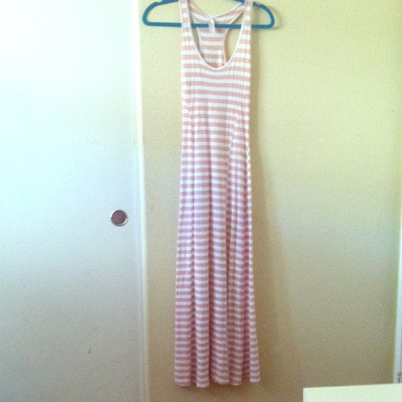 💕 Striped Maxi Dress 💕 - Picture 1 of 2