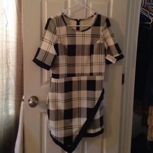 Envelope style dress w/invisible zip back Iy/black