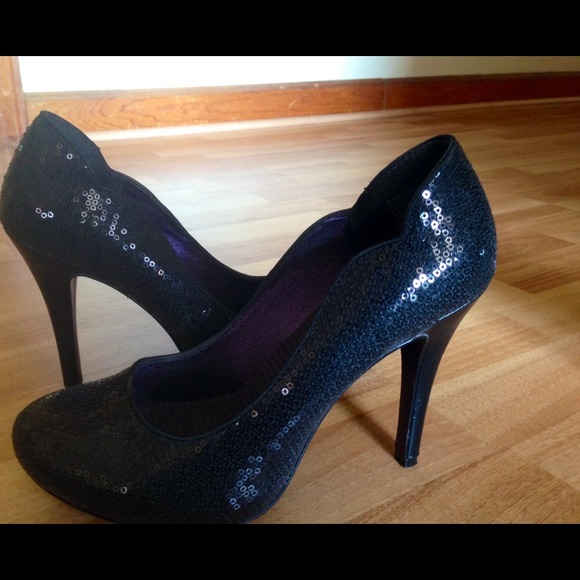 Black Sequin Pumps - Picture 1 of 4