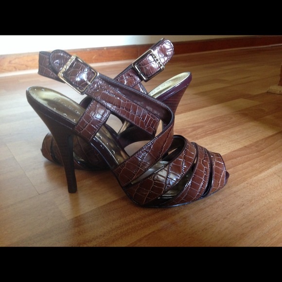 BCBG sandals - Picture 1 of 3