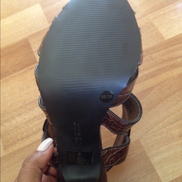 BCBG sandals - Picture 2 of 3