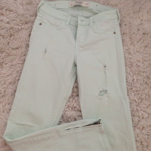 Abercrombie & Fitch "Mint capris"