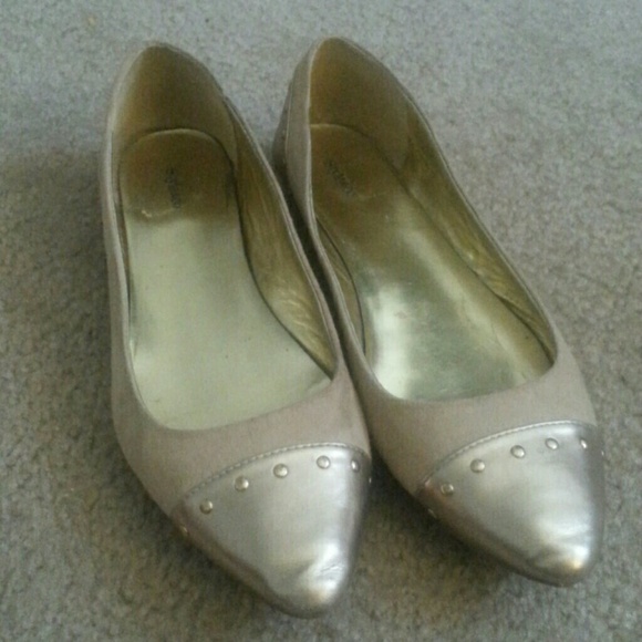 Gold Flats *SOLD ON VINTED* - Picture 2 of 2