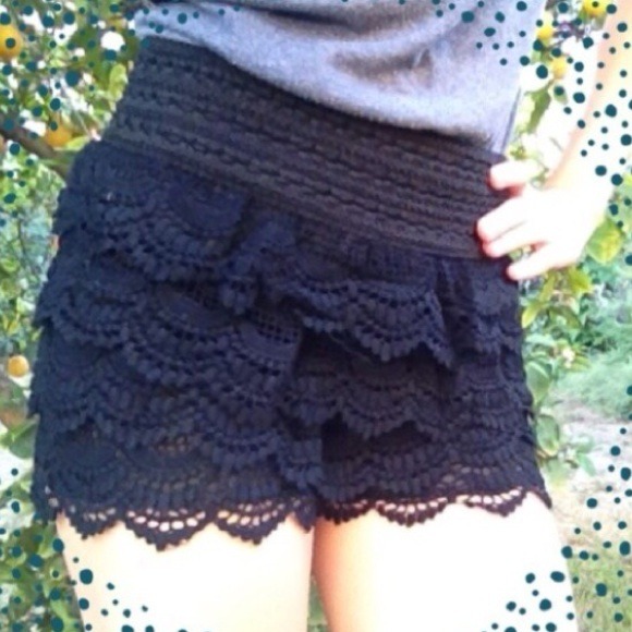 ❎SOLD❎ Black lace shorts - Picture 2 of 3