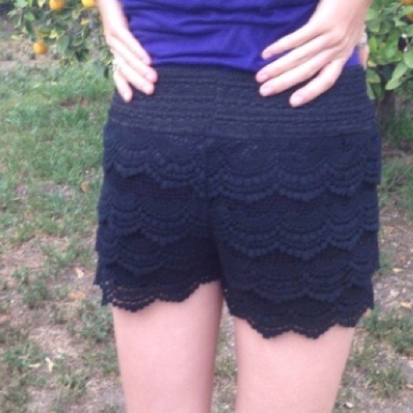 ❎SOLD❎ Black lace shorts - Picture 3 of 3