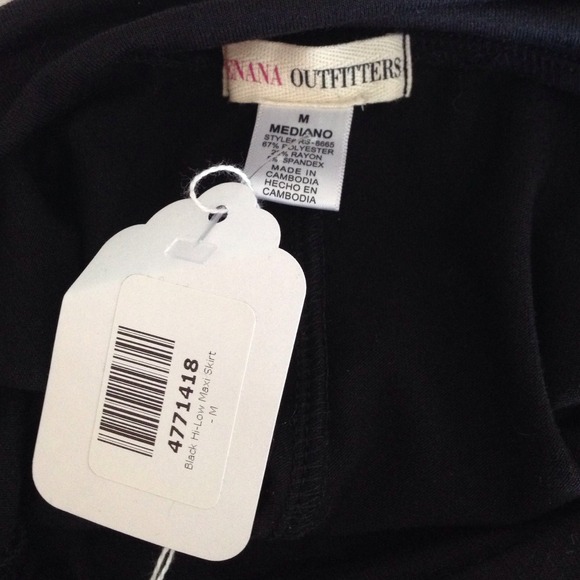 🚫SOLD BUNDLE🚫Black Hi-low maxi skirt - Picture 4 of 4