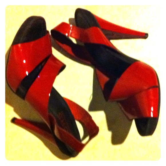 Michael Kors Shoes - 💃👠MICHAEL KORS Red Patent Strappy Heels👠💃