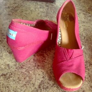 Size 7, authentic, dark pink, Toms wedges.