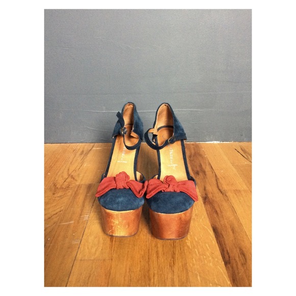 🚛 MOVING SALE🚛 jeffrey campbell daisy d preloved - Picture 1 of 4