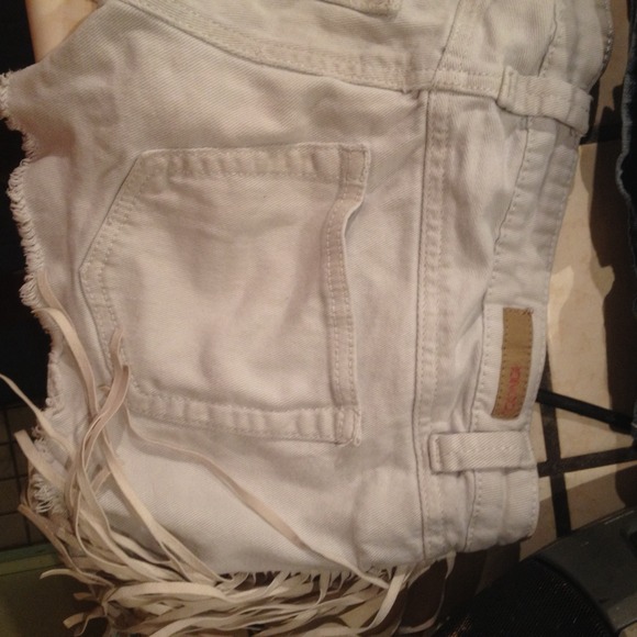 White shorts with fringe - Picture 4 of 4