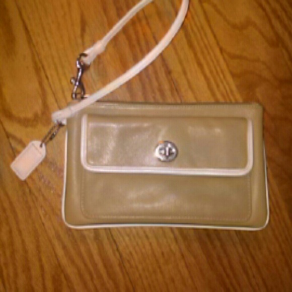 Coach Clutches & Wallets - COACH CLUTCH WRISTLET HANDBAG Beige & white