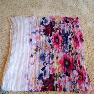 Lightweight floral scarf EUC