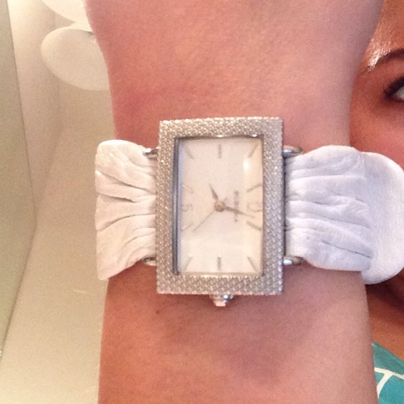 Beautiful watch - Picture 2 of 3