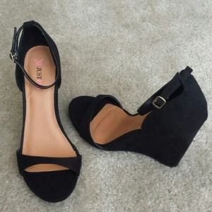 NEVER WORN. Marigot ankle strap heels.