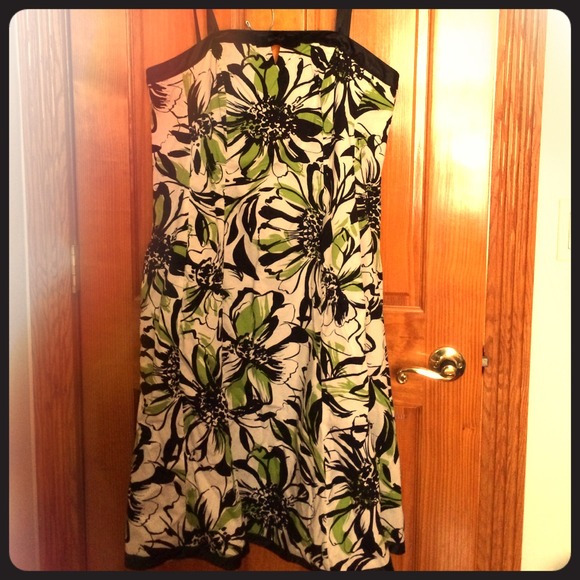 Fun Flirty Floral Print Dress - Picture 1 of 1