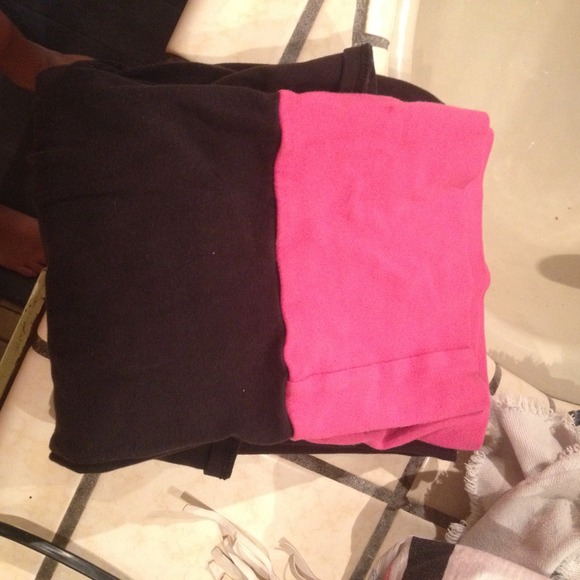 Yoga pants with pink top - Picture 2 of 3