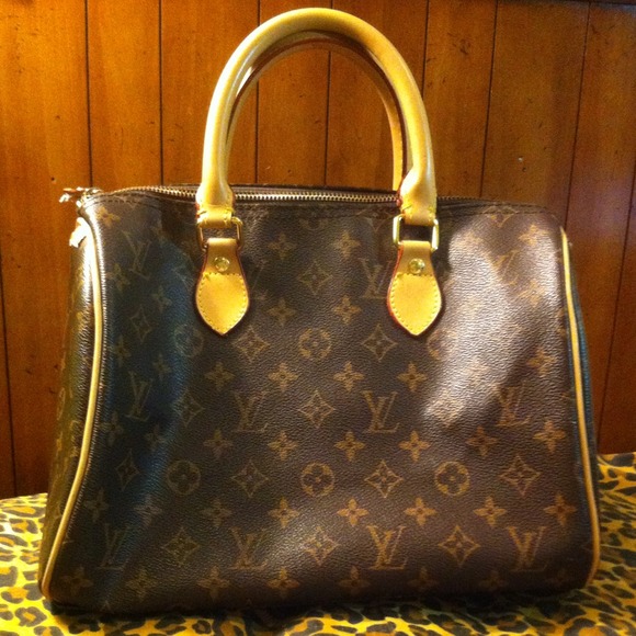 Louis Vuitton Handbag !