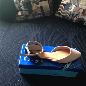 Black & Tan pointed toe flat