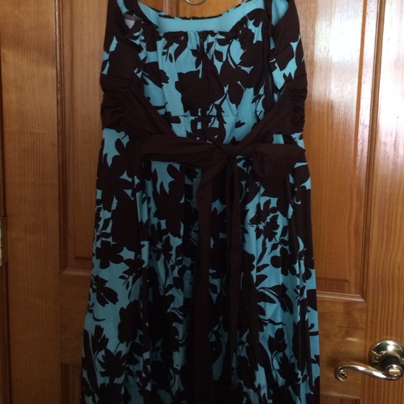 Flirty Floral Print Dress - Picture 2 of 3