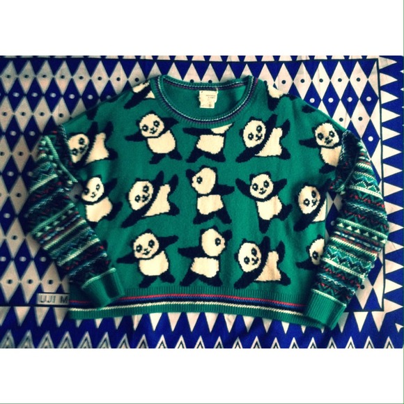 🐼💃UO Dancing Pandas Sweater💃🐼