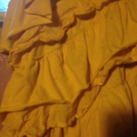 Yellow, ruffley shirt - Picture 2 of 4