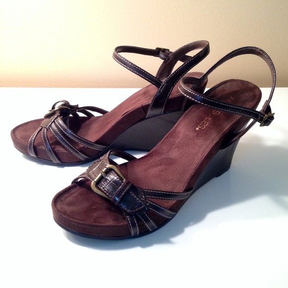 Aerosoles Plush Around Wedge Sandal