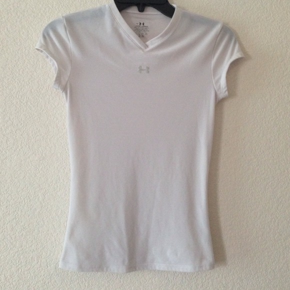 White under Armour shirt!🏃