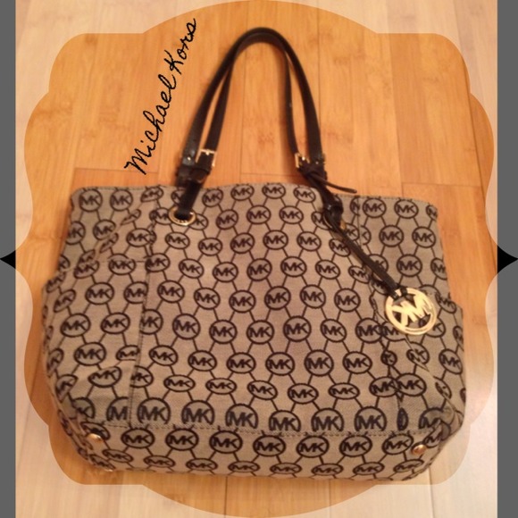 ✨Michael kors purse✨