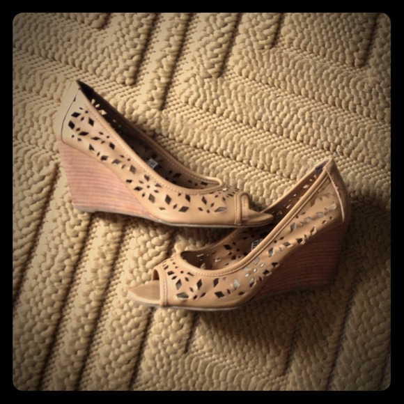Nude Wedges