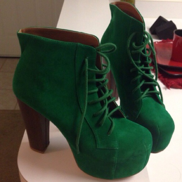 Green lace up booties 7.5