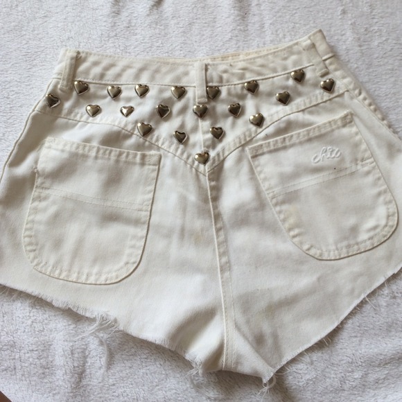 Vintage white high waisted shorts w/ heart studs