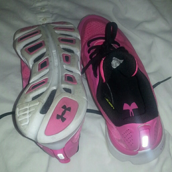 Hot pink and black sneakers - Picture 2 of 3