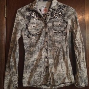 Roar snap vintage bling shirt. Excellent condition