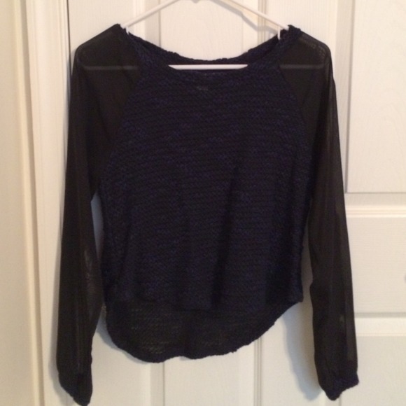 Long sleeve, sweater like shirt