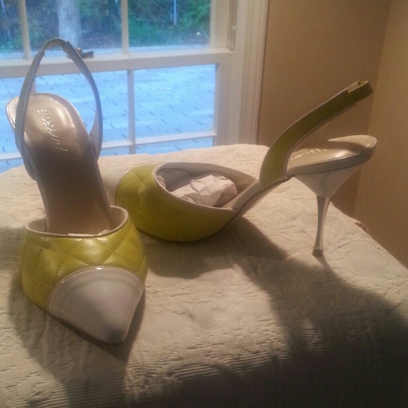****SOLD!!!****Sling back heels