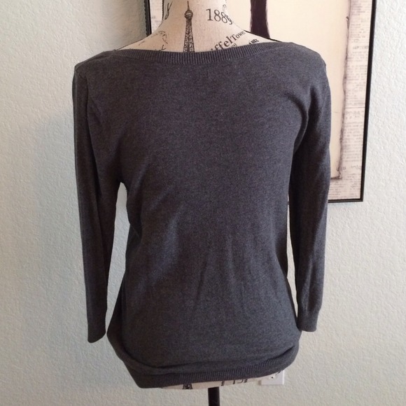 BUNDLED. Gray sweater with pink heart - Picture 2 of 2