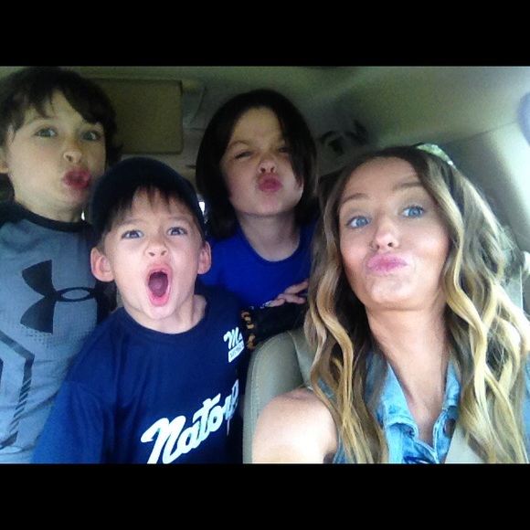 ⭐️WELCOME TO MY CLOSET⭐️ meet your seller/feedback - Picture 3 of 4