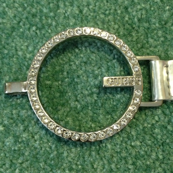 Unique Guess belt made of large metal rings