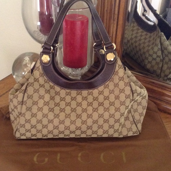 Authentic Gucci handbag. Pristine condition - Picture 2 of 4