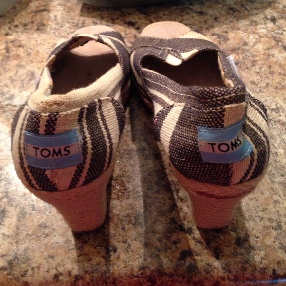 TOMS wedges